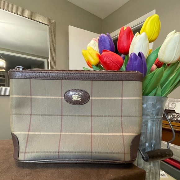 Burberrys plaid cosmetic pouch - Picture 1 of 9